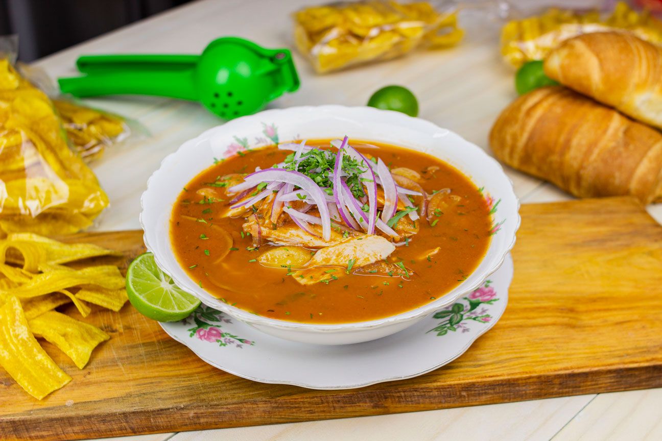 Encebollado costeño